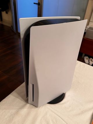 PlayStation 5 con 2 controller e giochi