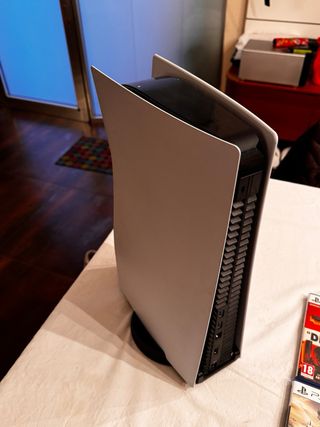 PlayStation 5 con 2 controller e giochi