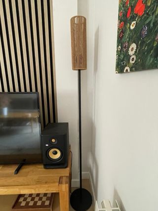 Lámpara de pie de ratán