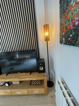 Lámpara de pie de ratán