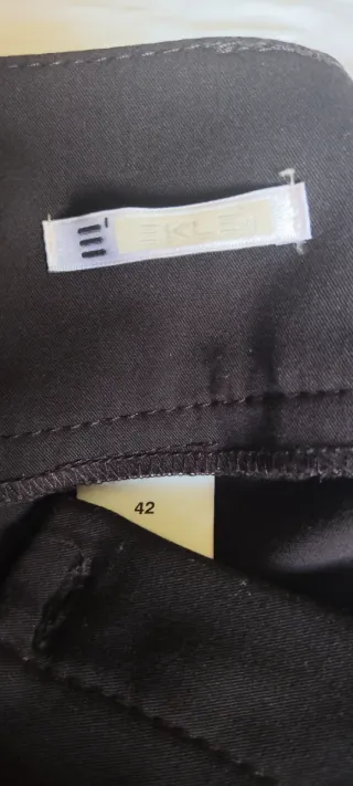 Pantaloni marrone scuro eleganti