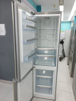 Nevera AEG de 2m x 60cm