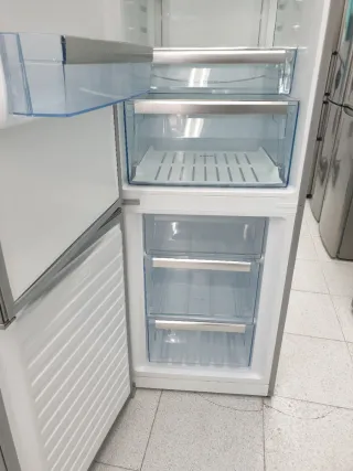 Nevera AEG de 2m x 60cm