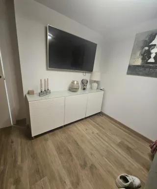 Aparador blanco Ikea patas aluminio