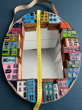 Espejo artesano con casitas de madera