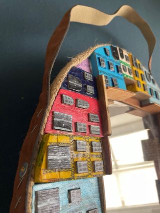 Espejo artesano con casitas de madera