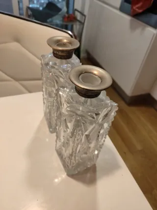 Juego de 2 licoreras antiguas de cristal