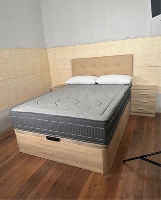 Estructura de habitación gris y blanca