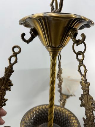 Lámpara de techo antigua dorada