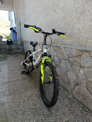 Bicicleta Infantil Btwin Blanca y Amarilla