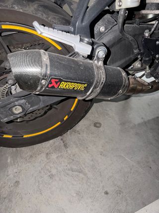 Tubo de escape Akrapovic carbono