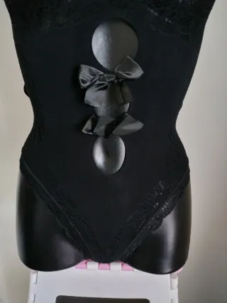 Body spalline sottili con fiocchi neri