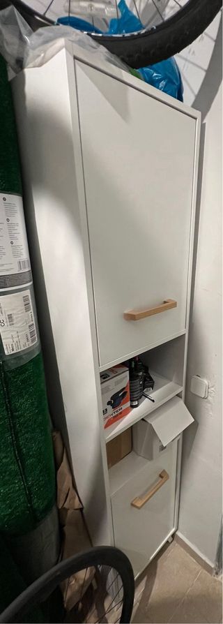 Mueble auxiliar blanco y madera