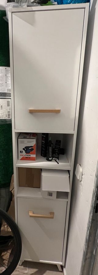 Mueble auxiliar blanco y madera