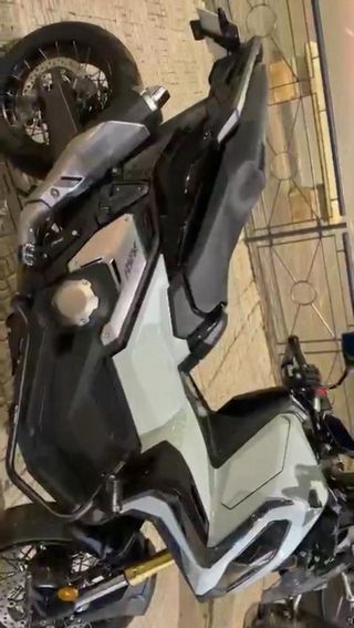 Moto Adventure Negra y Gris