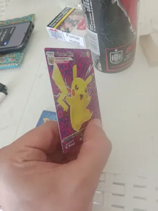 Cartas Pokémon Serperior EX y Pikachu VMAX