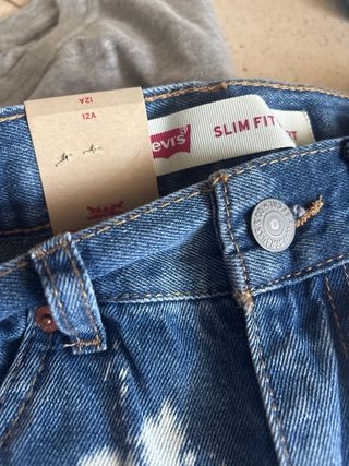 Conjunto Levi's: Camiseta Gris y Blanca + Short