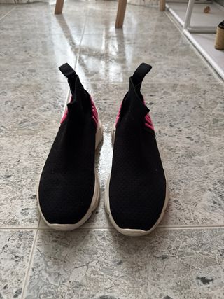 Zapatillas Moschino Negras y Rosas