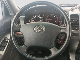 TOYOTA LAND CRUISER 3.0 D-4D 166 VXL 5P 7 PL