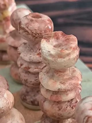 Scacchi in pietra bianca e rosa