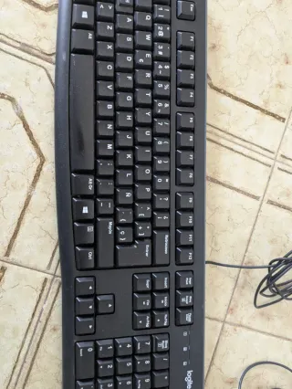 Teclado y Ratón Logitech Negros