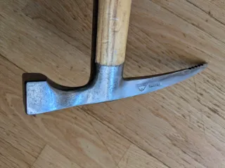 Piolet de montaña clásico