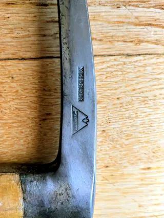 Piolet de montaña clásico