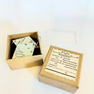 Pendientes de madera. Artesanía.