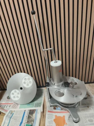 Máquina para hamburguesas y albóndigas MAINKA