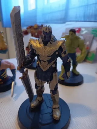 Figure Marvel: Thanos, Hulk, Iron Man, Ant-Man