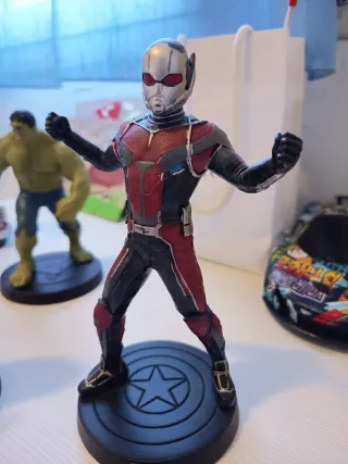 Figure Marvel: Thanos, Hulk, Iron Man, Ant-Man