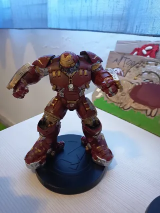 Figure Marvel: Thanos, Hulk, Iron Man, Ant-Man