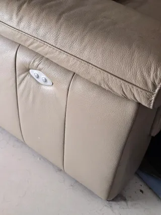 Sofá de piel eléctrico beige