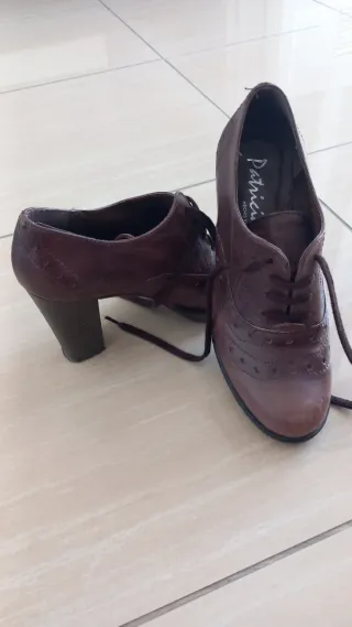 Zapatos abotinados Patricia Miller marrones