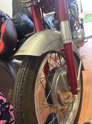 Ducati Clásica Roja y Plata