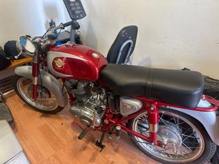 Ducati Clásica Roja y Plata