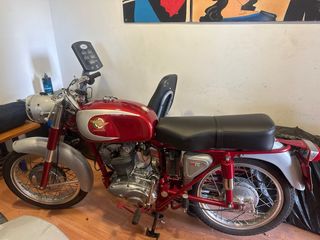 Ducati Clásica Roja y Plata