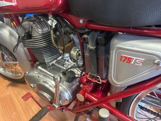 Ducati Clásica Roja y Plata