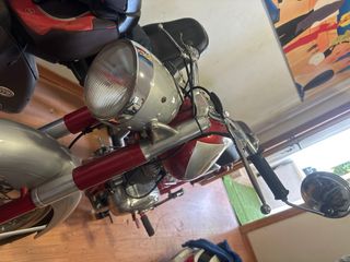 Ducati Clásica Roja y Plata