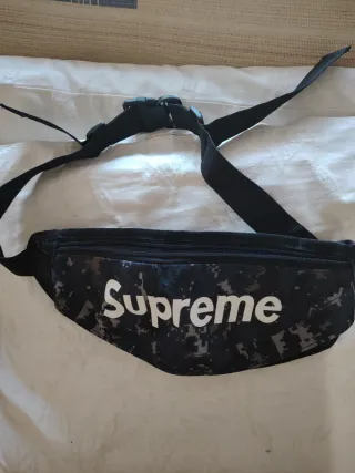 Riñonera Supreme Camuflaje Digital Gris