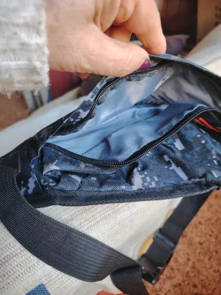 Riñonera Supreme Camuflaje Digital Gris