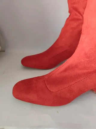 Botas altas de chica N°38 de Stradivarius.