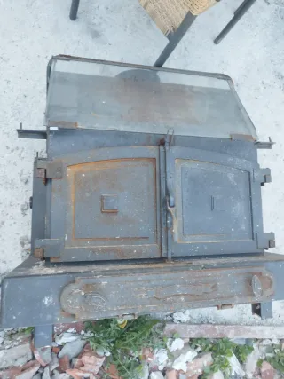 Chimenea de metal y cristal