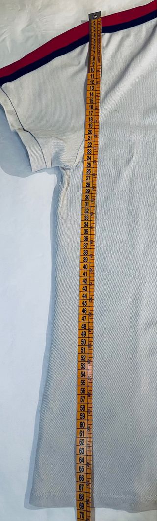 Polo Bershka bianco con zip e righe