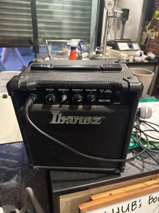 Amplificatore Ibanez IBZ10B + Microfono