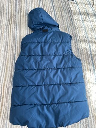 Chaleco niño azul con capucha. Marca Tex.