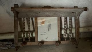 Perchero antiguo con espejo