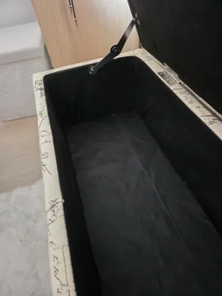 Baúl de almacenaje con estampado de letras