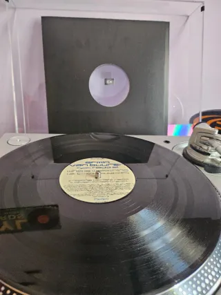 Armin van Buuren feat. Nadia Ali - Who Is Watching