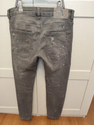 Pantalón vaquero Bershka gris roto